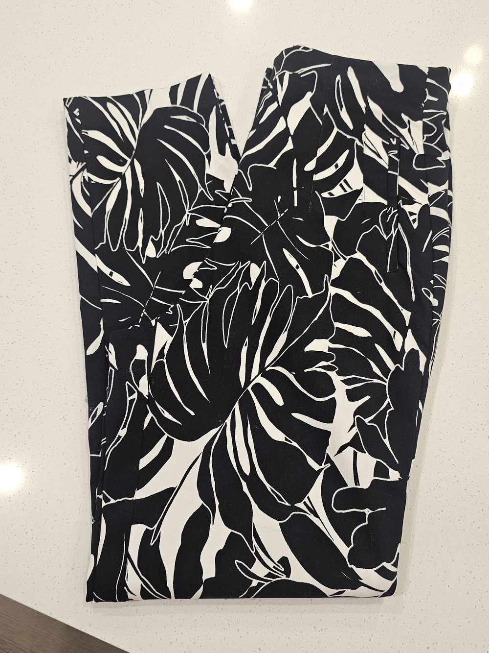 Black and White Tropical Print Leggings